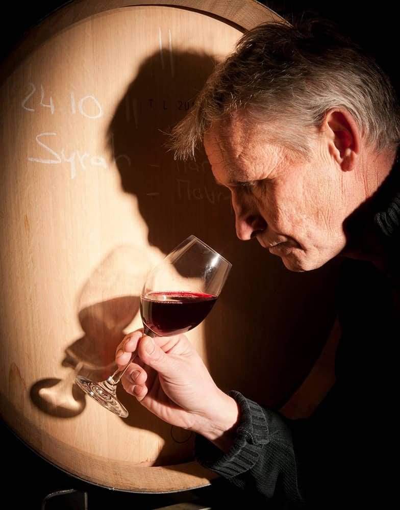 Claudy Clavien – cave des champs, claudy clavien, shadia clavien, domaine viticole, vignoble, vignerons indépendants, chai, raisins, vin rouge, vin blanc, AOP, viticulture, œnologie, domaine viticole sierre, domaine viticole valais, vin valais, vin sierre, sierre, miège, valais Claudy Clavien - cave des champs, claudy clavien, shadia clavien, domaine viticole, vignoble, vignerons indépendants, chai, raisins, vin rouge, vin blanc, AOP, viticulture, œnologie, domaine viticole sierre, domaine viticole valais, vin valais, vin sierre, sierre, miège, valais
