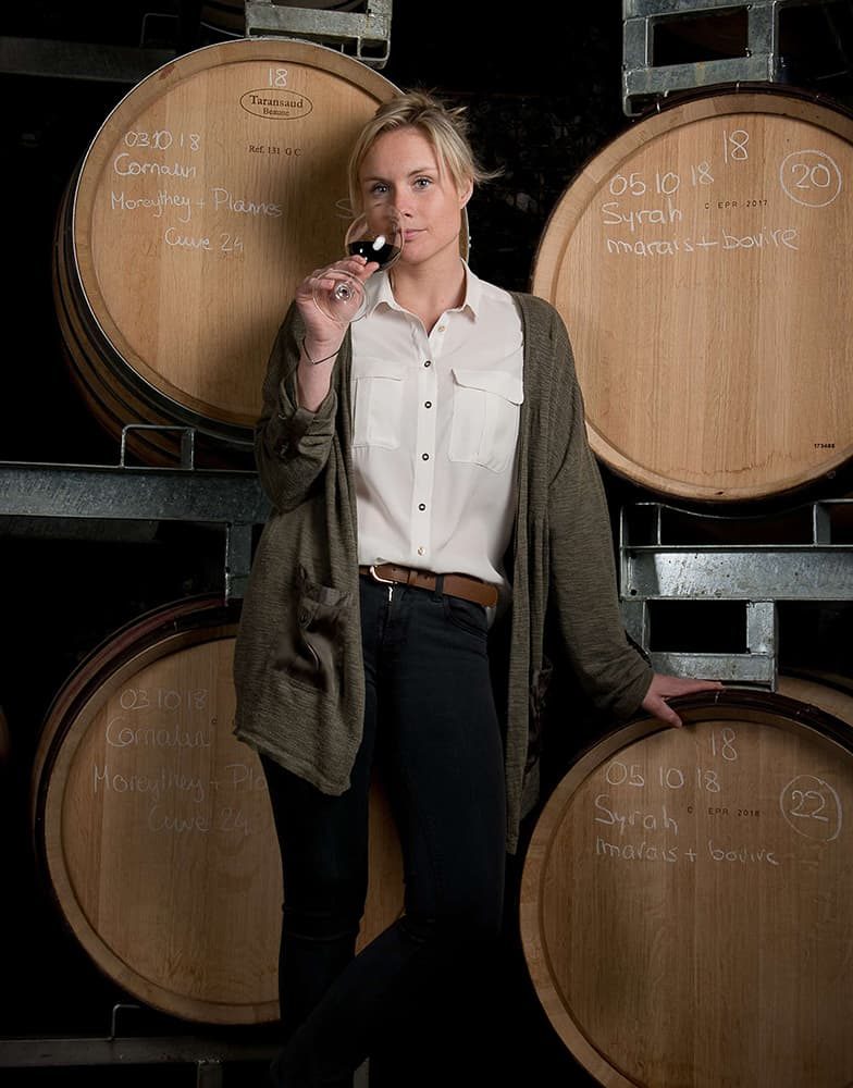 Shadia Clavien – cave des champs, claudy clavien, shadia clavien, domaine viticole, vignoble, vignerons indépendants, chai, raisins, vin rouge, vin blanc, AOP, viticulture, œnologie, domaine viticole sierre, domaine viticole valais, vin valais, vin sierre, sierre, miège, valais Shadia Clavien - cave des champs, claudy clavien, shadia clavien, domaine viticole, vignoble, vignerons indépendants, chai, raisins, vin rouge, vin blanc, AOP, viticulture, œnologie, domaine viticole sierre, domaine viticole valais, vin valais, vin sierre, sierre, miège, valais